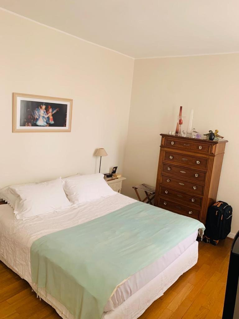Appartement Lux Marais Temple Parijs